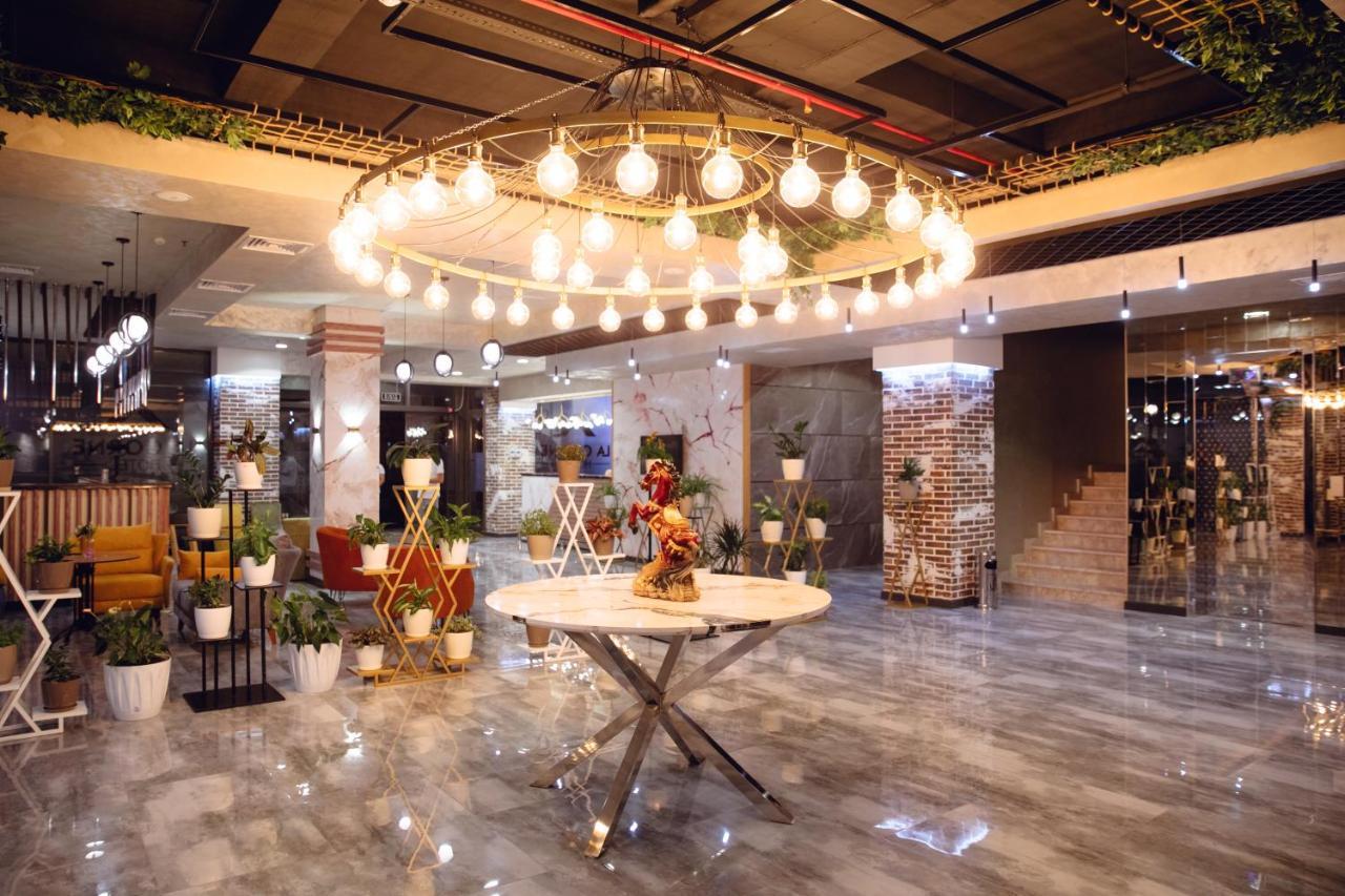 La Corne Hotel Bakoe Buitenkant foto