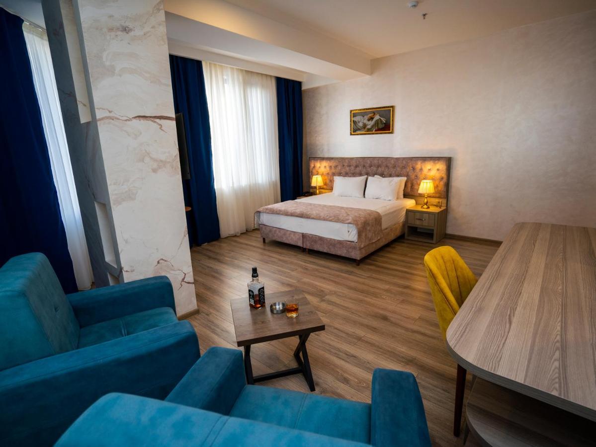 La Corne Hotel Bakoe Buitenkant foto